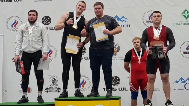 Артем Иванов - чемпион России по тяжелой атлетике