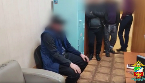 Полицейские Новосибирской области обнаружили наркотики в носках у задержанного