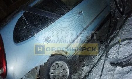 Мощный взрыв автомобиля прогремел в Новосибирске на улице Киевской