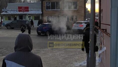 Серьезное ДТП парализовало движение между остановками Учительская и Олеко Дундича