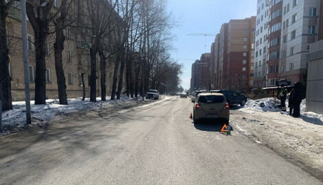 В Новосибирске школьник серьезно пострадал, попав под колеса иномарки