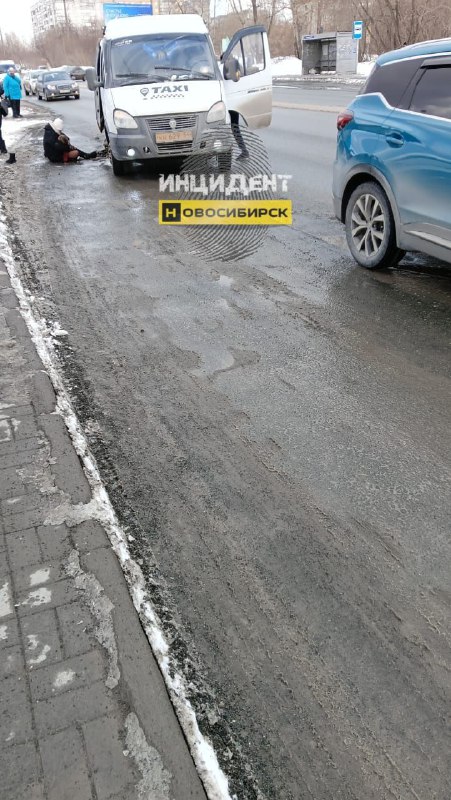 В Новосибирске семилетний ребенок серьезно пострадал, попав под колеса ГАЗели на остановке
