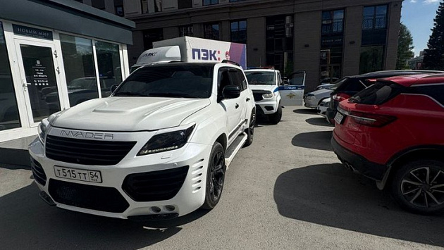 В Новосибирске задержан 19-летний водитель Lexus с поддельными номерами