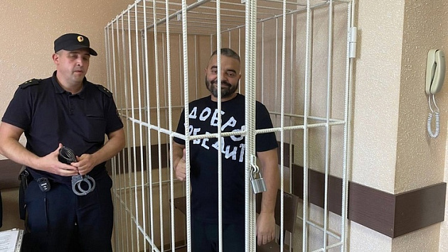Взятка на 3,5 миллиона и угрозы: Новосибирский депутат Игорь Украинцев предстал перед судом