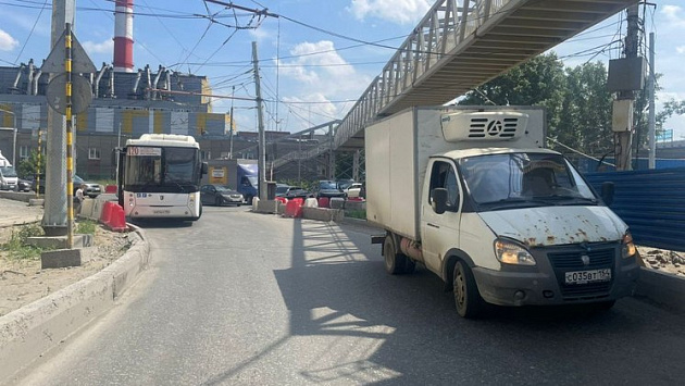 В Новосибирске 4-летняя пассажирка автобуса пострадала в серьезном ДТП с «Газелью»