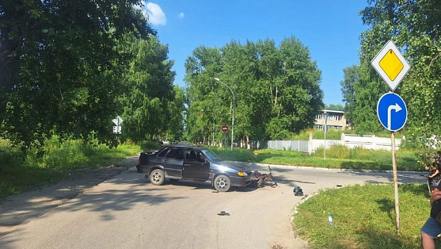 ДТП с питбайком в Новосибирске: 17-летний подросток получил серьезные травмы после столкновения с автомобилем