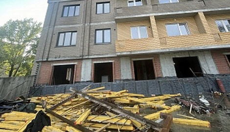 Жуткая трагедия в Новосибирске: строитель погиб после падения с 11-го этажа