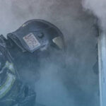 Молниеносная реакция: Пожарные в Новосибирске вытащили двух человек из огня в подвале банного комплекса