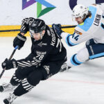 Напряженная драма в Новосибирске: ХК «Сибирь» трижды сравнивал счет, но уступил «Трактору» со счетом 3:4